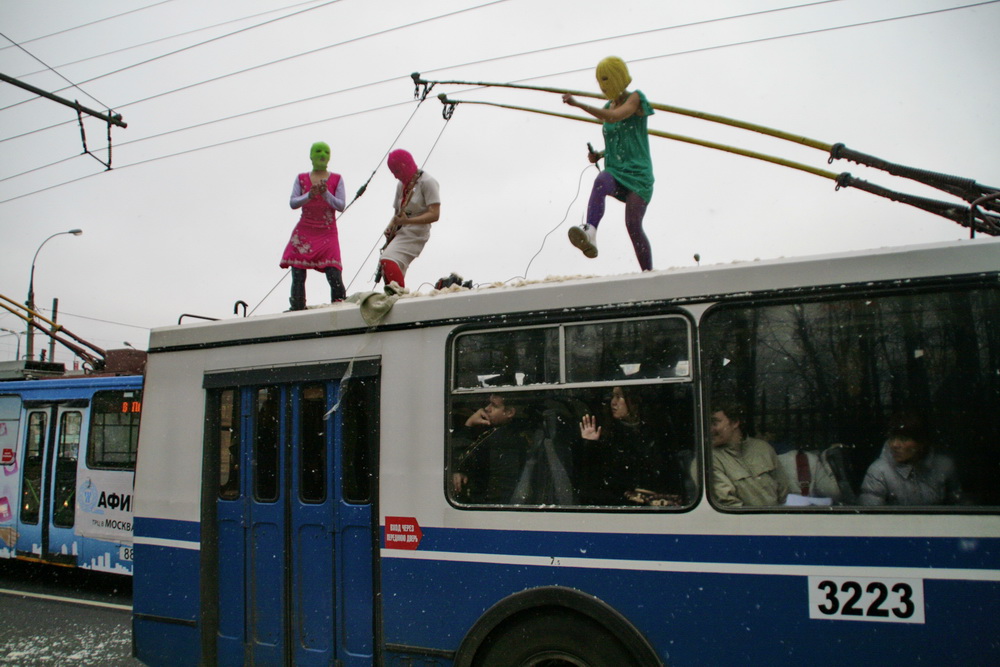 Pussy Riot на троллейбусе, осень 2011